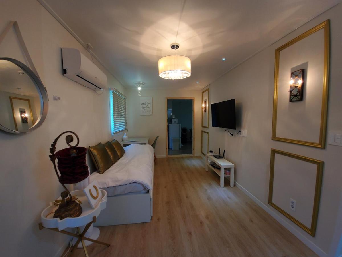Hanihaus Sinchon-Ri Чеджу Екстериор снимка