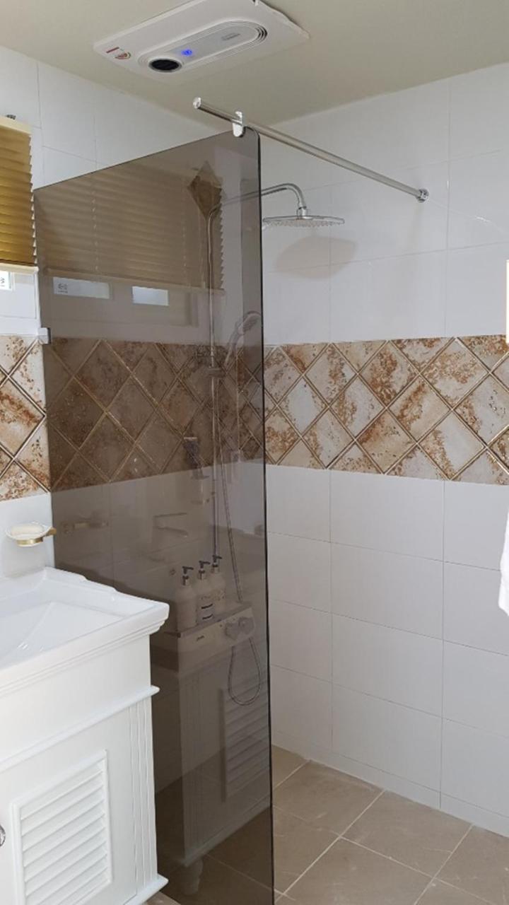 Hanihaus Sinchon-Ri Чеджу Екстериор снимка