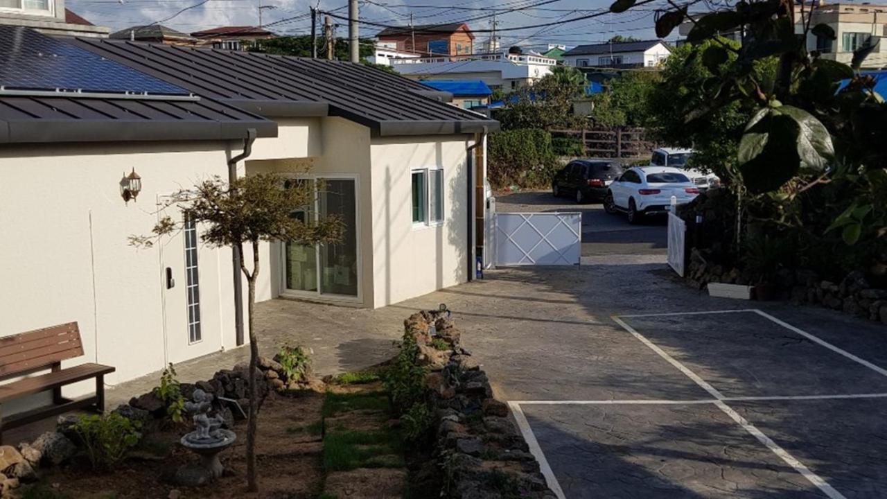 Hanihaus Sinchon-Ri Чеджу Екстериор снимка